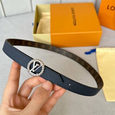 特 寬度：20mm Lv S-Lock系列 寬度20mm 驢家法國驢女士腰帶 全新風格定制帆布面料襯托細膩的進口小牛皮 全新設計搭扣 融入字母和花卉图案 与腰带
