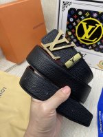 品名：Lv..路易..威登原单 材质：原单牛皮腰带 百分百头层牛皮腰带保证真皮，24K纯钢扣，专柜原单品质、做工精细，时尚大牌，送人自用首选 包