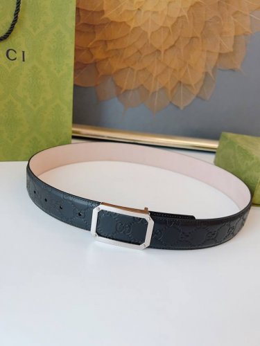 Gu Cci 专柜同步宽4.0Cm 腰带采用热压Gucci Signature皮革精制而成，印花纹理坚实，配以长方形商标带扣。正装休闲两相宜。顶级 原单150
