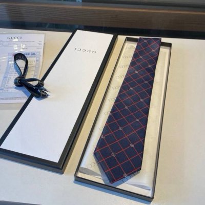 G家专柜新款 Gg标识印花领带 男士领带，稀有采用经典小G Logo提花展现精湛手工与时尚优雅的理想选择，这款领带将标志性完美的结合，以时尚搭配手法演绎的更显雅
