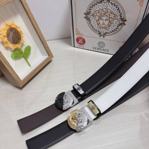 品名：Versace.范思哲 材质：原单牛皮腰带 百分百头层牛皮腰带保证真皮，24K纯钢扣，专柜原单品质、做工精细，时尚大牌，送人自用首选 包装