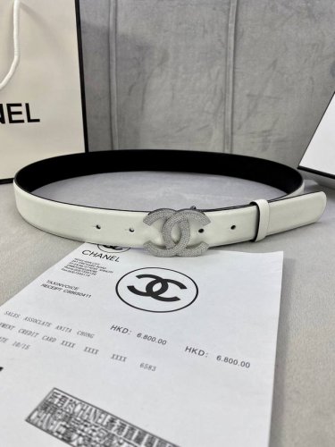 宽度3.0Cm Chanel 香奈儿 经典款平纹 两面牛皮搭配 金 银 色镶钻钢扣。