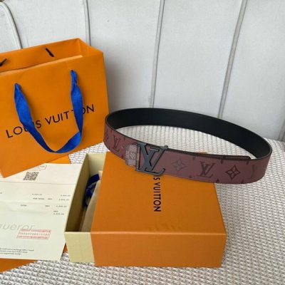 特 寬：40Mm Louis Vuitton 腰帶 頂級原單品質 寬度40毫米 丝印专柜大花图案 搭配最新款五金 專櫃款號 細節看圖 市場獨家版本 ！碼數齊！