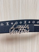 当季新款，3.0宽双面黑色进口牛皮压花一面彩印白字花，搭配精品铁丝扣，