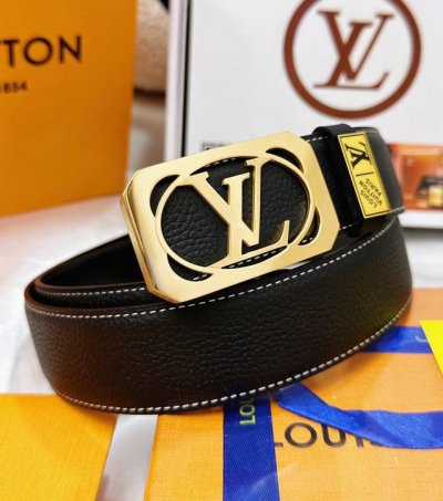 皮带：Lv..路易..威登顶级复刻. 腰带：原单品质百分百头层牛皮，保证真皮。雕花设计.真空电镀.永不掉色.24K纯钢扣头层小牛皮荔枝纹系列双面可用专柜同等质量