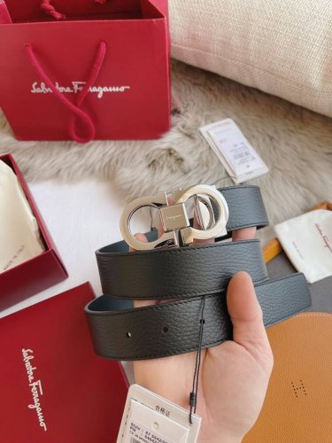 特 Ferragamo.菲拉格慕 全套包装 宽度3.5Cm 高级定制款男士皮带 双面进口牛皮 可双面使用 自行选择搭配 真材实料 很有质感 时尚经典不失风范 搭