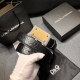 Dg，宽3.5Cm Dolce&Gabbana 全新小牛皮腰带，干练摩登配饰，缀以缎纹金色电镀金属细节。 小牛皮腰带，缀以缎纹金色电镀金属细节：
