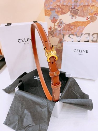 Celine 凯旋门新款腰带 超简约大气的腰带1.8精品，顶级进口牛皮制作，牛皮搭配牛仔，搭配黄铜金扣，手感柔软细腻，上身效果超级好看. 宽度：1.8毫米