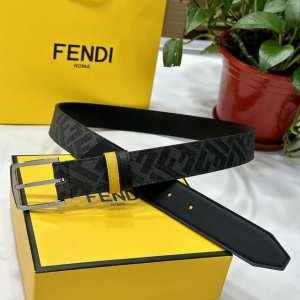 Fendi 芬迪 专柜同款 宽35Mm 双环正反用腰带 Ff按钉搭扣 黑色Cuoio Romano皮革材质 反面面料带有烟草黄和棕色Ff图案 针扣金属饰面 时尚