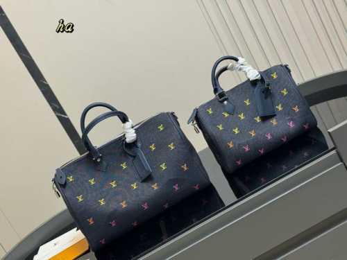 无盒 尺寸：30Cm 40Cm Lv Keepall 新品枕头包 原版配牛皮 简直长在我的心头。 男女同款！！！！ 男盆友的新包