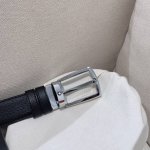 万宝家-原单# 商务真皮腰带 简约设计 品位之选 低调中彰显格调 流畅线条勾勒现代美学 万宝家经典工艺融合潮流元素 既是腰带 更是品位的象征 商务休闲 一 带