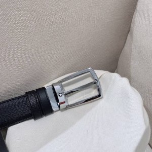 万宝家-原单# 商务真皮腰带 简约设计 品位之选 低调中彰显格调 流畅线条勾勒现代美学 万宝家经典工艺融合潮流元素 既是腰带 更是品位的象征 商务休闲 一 带