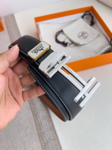品名：爱马仕.Her..Mes自动扣皮带 腰带 型号：自动扣，纯钢材质经典自动扣，头层牛皮自动带身 腰带：百分百头层牛皮，自动带身，保证真皮。24K纯钢扣永不掉