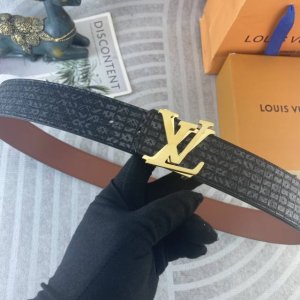 Lv 特种皮腰带系列 ，原厂五金精品不锈钢扣，手感柔软舒适 宽3.8Cm。