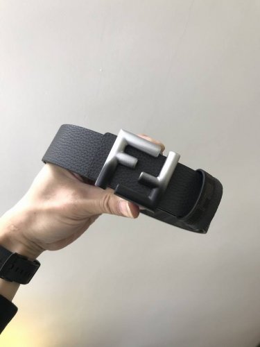 新款 Fd 宽38 Mm 支持Nfc 芯片扫描，标志造型皮带，原版F双层间色铆钉扣，进口原版小牛纹配老花制成，手感柔软，镀金表面金属制品，品质保证，细节 非市场
