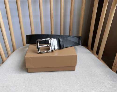 burberry 巴宝莉 原单面料，宽3.4Cm 内衬头层小牛皮底.搭配原单旋转扣头，原单皮料定制，高端奢华，时尚百搭