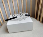 特P210 Loewe （罗意威）专柜最新同款腰封 钢扣镂空 上身效果巨好 致力打造对不同领域的时尚精品 宽:4.0Cm