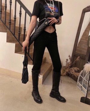 香奈儿 Chanel 超飒的中古雨伞，今年中古Vintage是主流妥妥的凹造型神器，很多时尚博主都人手一个，这款雨伞搭配经典Ch Nel菱格元素鱼子酱伞套出片率