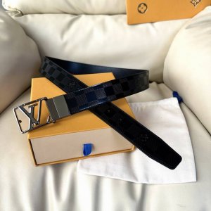 原版包裝 L0Uis Vuitt0N 今季新品 男士原單腰帶 寬度35毫米 雙面選用進口小牛皮 帶身壓飾帶有小標誌 搭配新款可旋轉五金 雙面用 簡約大方 百搭款