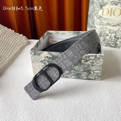 迪奥 Dior 精品原单腰带，带身采用进口头层牛皮，皮质柔软细腻，佩戴舒适透气，这款金属覆层黄铜腰带扣采用“Cd”标志点缀，经典元素呈现全新风采。设计精巧，提升