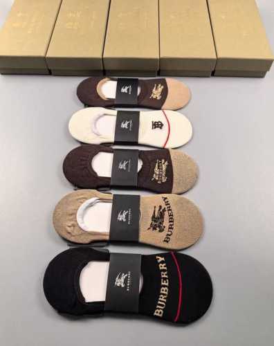 特 Burberry 巴宝莉B家新品女款隐形袜子一体机无骨缝合袜子 一盒五双 提花经典标志，纯棉材质，超舒适超美腻大牌出街，潮人必备超好搭