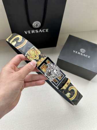 特P250 宽度3.8Cm Versace /Fendi 标志造型宽皮带，联名钉扣/旋转式美人头扣，范思哲原版进3D打印花绘 印有浮雕间色Ff 图案，镀金表面金 - 点击图像关闭