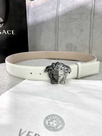 宽度4.0Cm Versace 范思哲此款柔软的皮带饰3D美杜莎腰带扣，可搭配正装或休闲牛仔装。 - 点击图像关闭