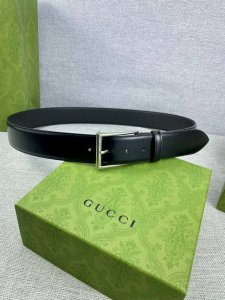 宽度4.0Cm Gucci 互扣式双G带原单钢扣，源自品牌现代风格典藏设计，对品牌的精巧致敬，于1950年代由Gucci引入，诠释出其精致的马术风格。 DDD