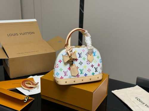 配折叠盒飞机盒 Size：25*18Cm Lv 这个白三彩 Alma贝壳 太可爱啦！ 小巧又复古已经拎着溜达两天了~