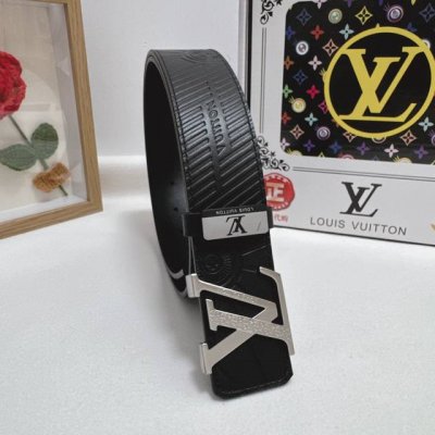 品名：Lv..路易..威登 材质：原单牛皮腰带 百分百头层牛皮腰带保证真皮，24K纯钢扣，专柜原单品质、做工精细，时尚大牌，送人自用首选 包装： 请认准如图专柜