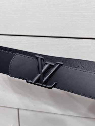 特 Lv.路易威登 全套包装 宽度 40Mm宽度 正品一体铸造五金钢扣 原厂皮料 双面原厂定制进口面料 可送礼自用不错选择