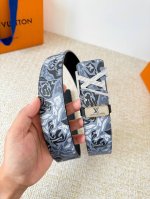 品名： Lv..路易..威登腰带皮带原单 型号：挂扣，经典纯钢材质挂扣，头层牛皮，图片实物拍摄 材料：头层牛皮，挂扣系列，纯钢材质扣头，镀钯电镀工艺永不掉色。原