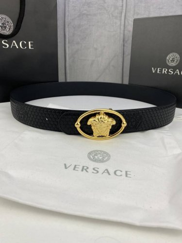 特 宽度4.0 Cm Versace范思哲此款原版皮带饰有Versace品牌标志：3D美杜莎皮带扣，这也是Palazzo系列的一部分。