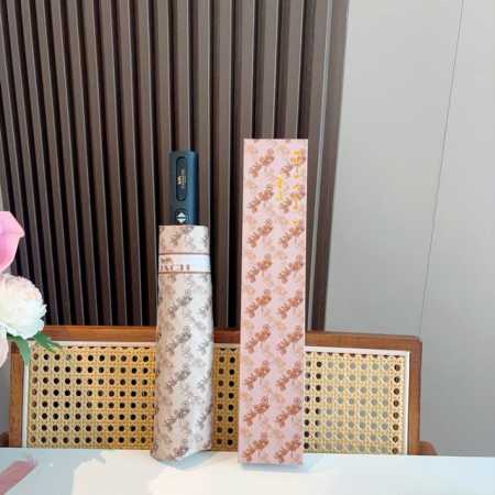 Coach 蔻驰 夏季新款 全自动折叠晴雨伞 黑色涂层防晒有效阻隔紫外线99%，U价F 50 所以能起到伞下体感降温的效果！ 有效隔热，高效防晒 一把搞定，超轻 - 点击图像关闭