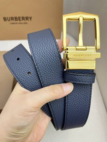 Burberry-巴宝莉！男士专柜对版金属扣，头层牛皮双面外用腰带，商务通勤休闲场合均适合佩戴。3.5Cm