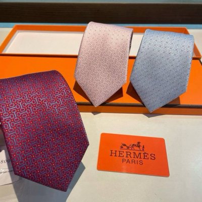 领带新款出货啦爱马仕男士新款领带系列，让男士可以充分展示自己个性。100%顶级斜纹真丝手工定制