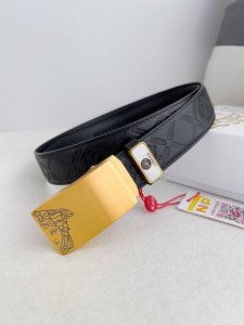 品名：范思哲.Versace.皮带腰带自动皮带 型号：自动带，纯钢材质经典人头自动扣，图片实物拍摄腰带：百分百头层牛皮，自动带身，保证真皮。24K纯钢扣永不掉色