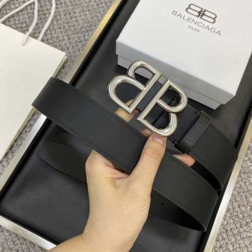 特 Balenciaga巴黎世家Bb 宽版腰带 这款Bb 版腰带来自Balenci设计细节，正面扣、尖尾，打孔式细节3.8Cm