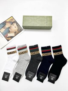 配包装 一盒5 双 Gucci 古琦 经典字母Logo 纯棉短筒袜 ，男女同款 ，Ins超火爆短袜，纯棉面料，潮人必备 ，经典配色 个性时尚百搭款，你值得拥有哦