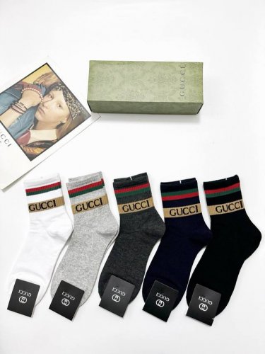 配包装 一盒5 双 Gucci 古琦 经典字母Logo 纯棉短筒袜 ，男女同款 ，Ins超火爆短袜，纯棉面料，潮人必备 ，经典配色 个性时尚百搭款，你值得拥有哦