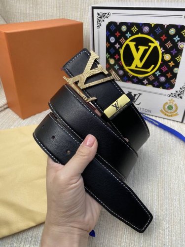 品名：Lv..路易..威登原单 材质：原单牛皮腰带 百分百头层牛皮腰带保证真皮，24K纯钢扣，专柜原单品质、做工精细，时尚大牌，送人自用首选 包