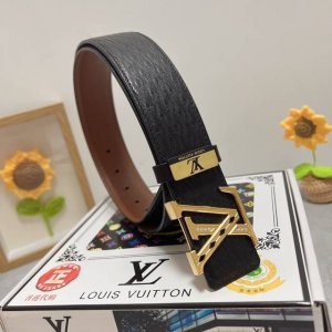 品名：Lv..路易..威登 材质：原单牛皮腰带 百分百头层牛皮腰带保证真皮，24K纯钢扣，专柜原单品质、做工精细，时尚大牌，送人自用首选 包装： 请认准如图专柜