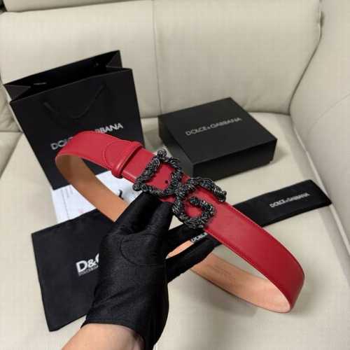 Dg宽4.0Cm 杜嘉班纳 新款 Devotion 系列 Lux 皮革腰带，点缀手工打造的徽标爱心珠宝金属合金搭扣，镶嵌珍珠装饰。扣下方设有点扣无镍搭扣与配件