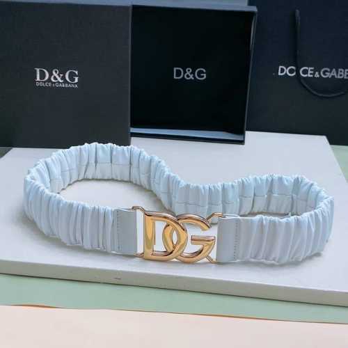 Dg 徽标卷褶牛皮弹力腰带，整体包裹软质卷褶牛皮覆层，风格干练摩登，浅金色、银色 电镀金属 Dg 徽标搭扣 4Cm 尺寸S M L Xl