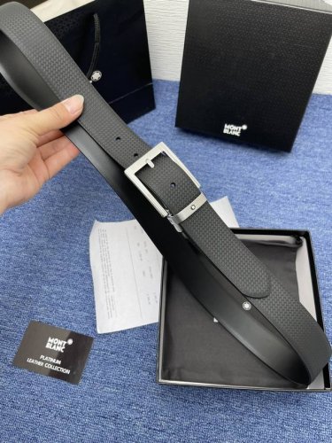 品牌万宝龙 550 特 描述双面原版皮，这款有带扣的腰带配以水牛皮衬里，覆以Monogram 牛皮。展现细腻的品牌特质，是牛仔裤的理想配件 字母带扣；35宽 原