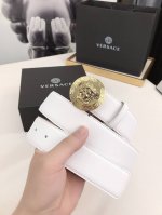 此款范思哲时尚腰带由柔软的小牛皮革制成，饰有立体美杜莎搭扣。4.0Cm宽