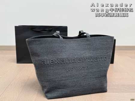 亚历山大王托特包 Alexander Wang 拿到手真的特别惊喜 手感很好 各位辣妹心动了吗 尺寸：底31高30 - 点击图像关闭