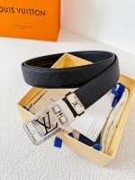 品名：Lv..路易..威登 腰带原单自动带 皮带 型号：自动扣，纯钢材质自动扣，头层牛皮自动带身，实物拍摄 材料：百分百头层牛皮，保证真皮。24K纯钢扣，永不掉