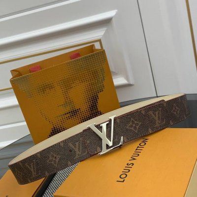 P4.0Cm Pharrell Williams 以 New Steamer 系列的 Monogram 帆布重绎经典 Lv Initiales 双面腰带，呈现个