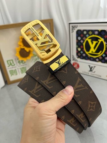 品名：Lv..路易..威登自动带 材质：原单牛皮腰带 百分百头层牛皮腰带保证真皮，24K纯钢扣，专柜原单品质、做工精细，时尚大牌，送人自用首选 包装： 请认准如
